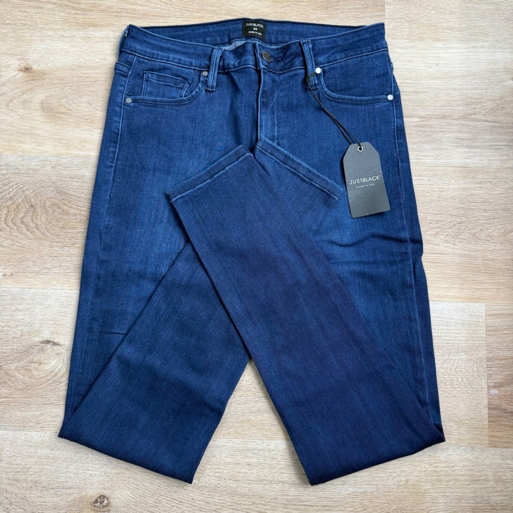 JUST BLACK (Dark Denim) High Rise Skinny Jeansโ Women Size 29 Minimalist
Sleek